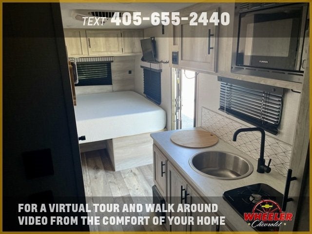 2021 ESCAPE E20 Base