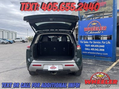 2023 Nissan Pathfinder SL